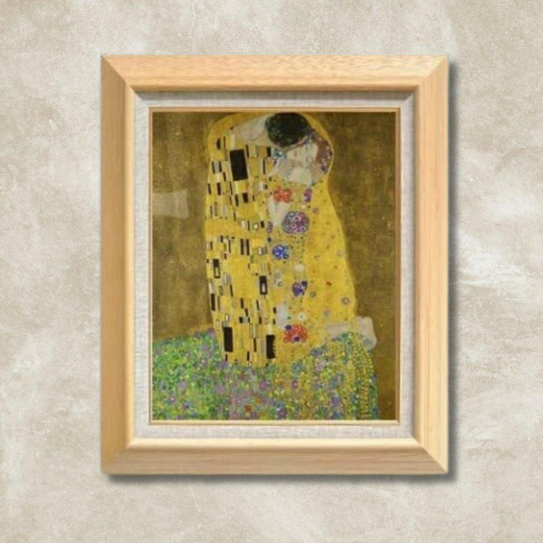 Gustav Klimt | The Kiss  F6 -  | High-Quality Oil Painting.